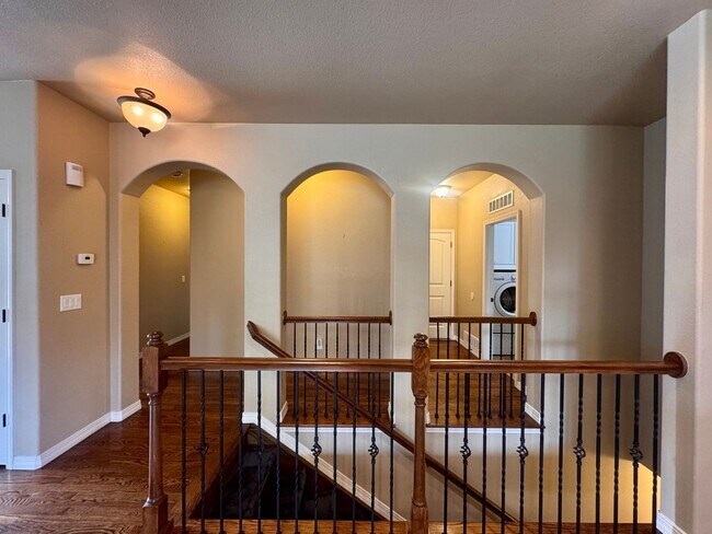 Building Photo - Gorgeous 4 Bedroom Townhome in Briargate