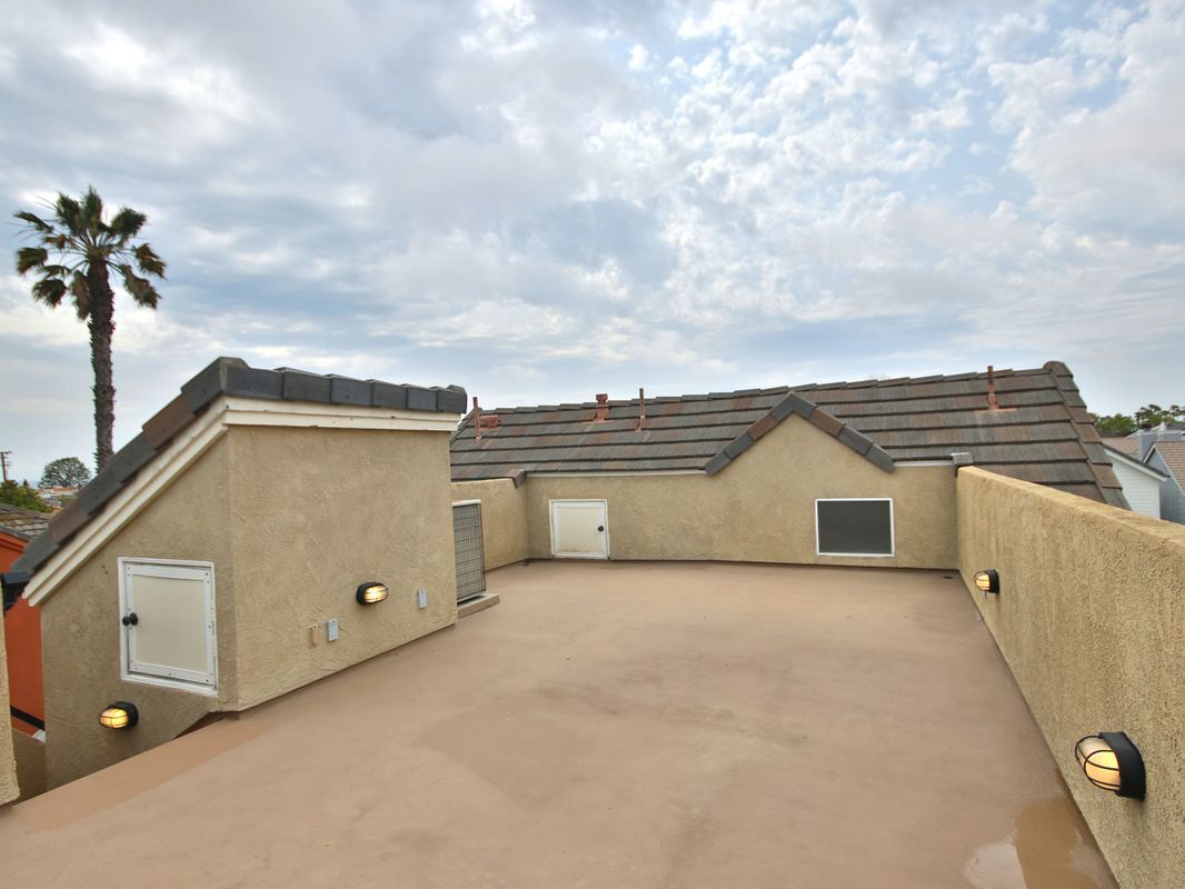 Building Photo - 504 Dahlia Pl