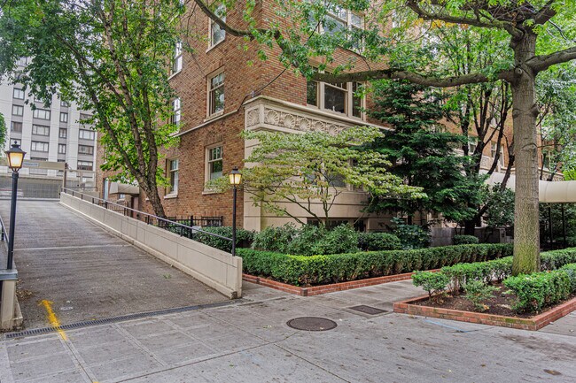 Building Photo - 1017 Minor Ave