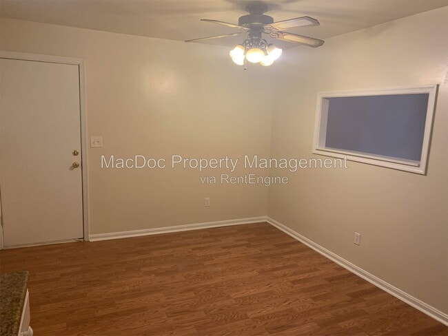 Building Photo - 401 Polk Dr