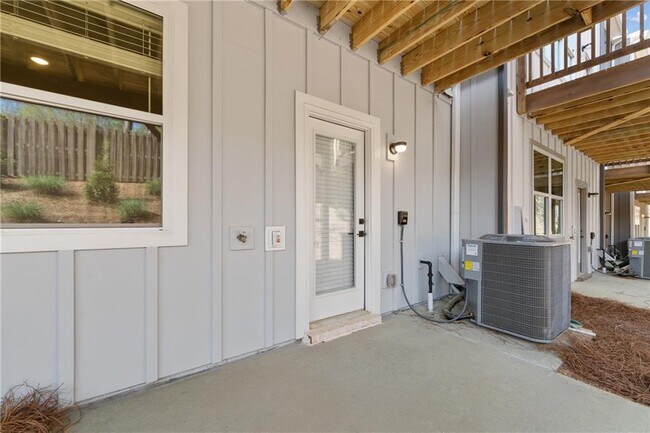 Building Photo - 3575 Overlook Rd NW