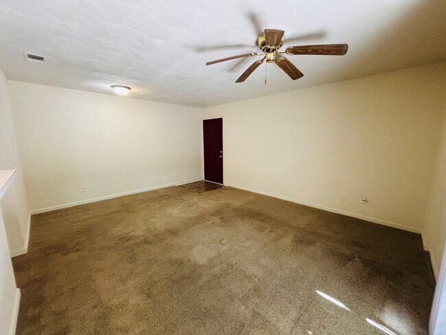Building Photo - 400A Berryfield Lane