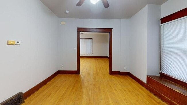 Building Photo - 612 E D Ave