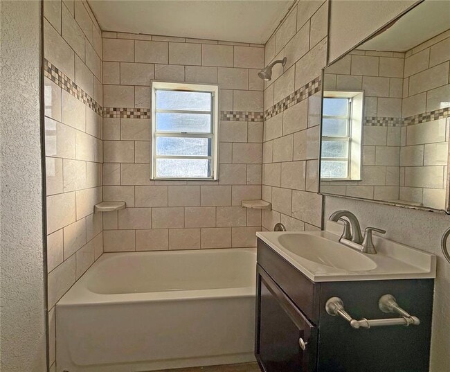 Building Photo - 3215 E Louisiana Ave