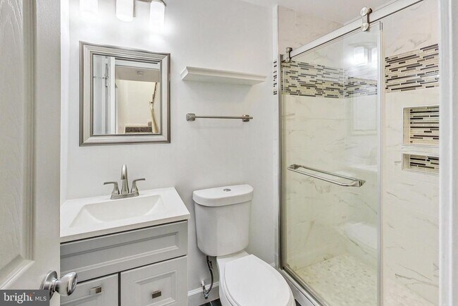 Building Photo - 5 Drumcastle Ct