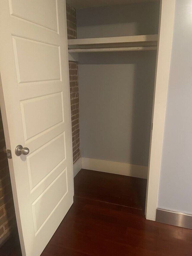 Building Photo - Chic Downtown Loft – 2 Bed | 1 Bath | Hear...