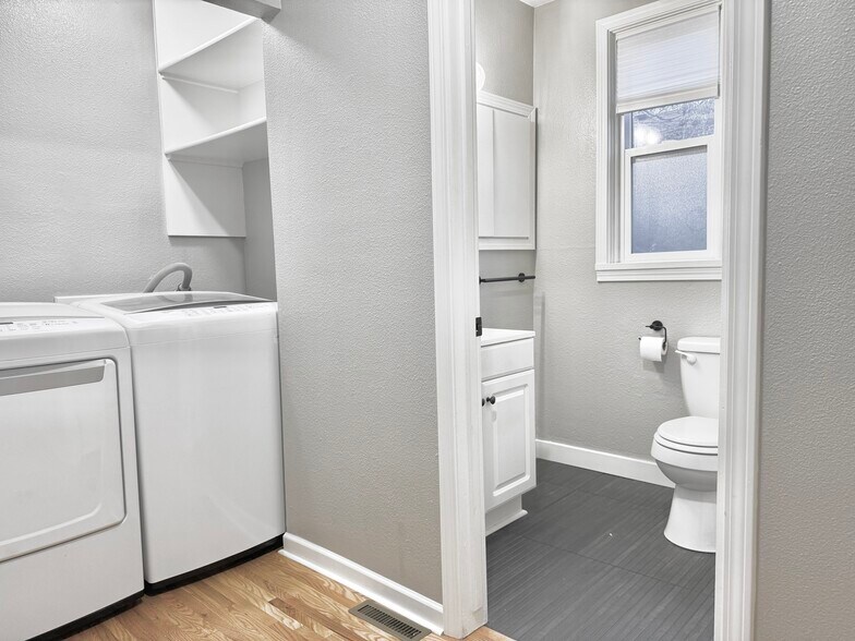 Building Photo - 2124 W College Ave