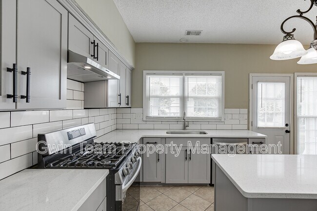 Building Photo - 305 Leatherman Ct