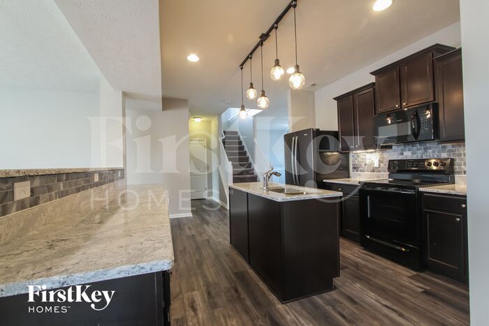 Building Photo - 380 Thunderwood Dr