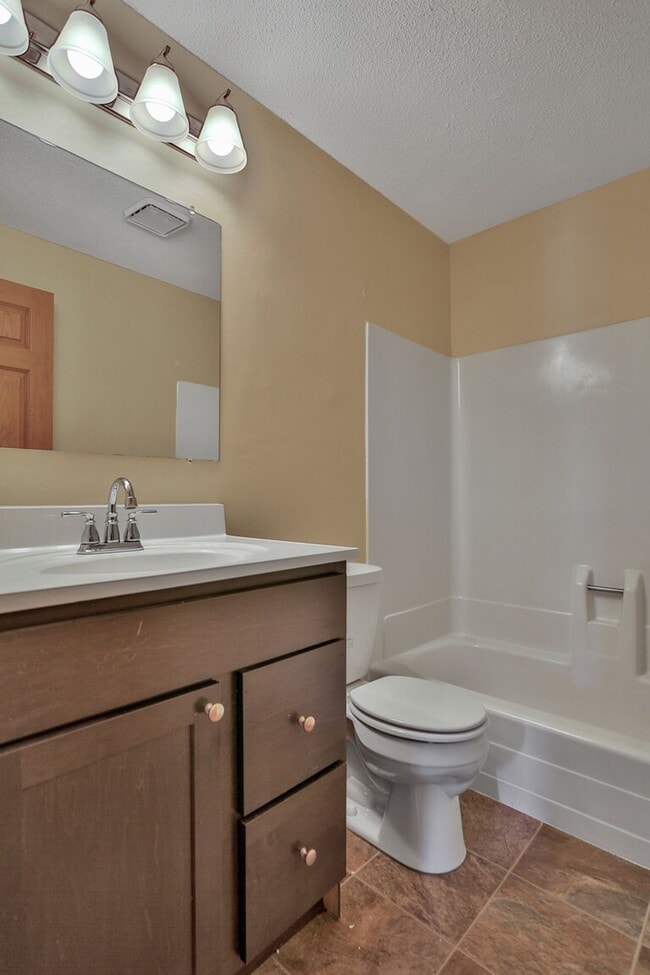 Building Photo - Wonderful 2BR in Peaceful Location 30 minutes from Twin Cities!