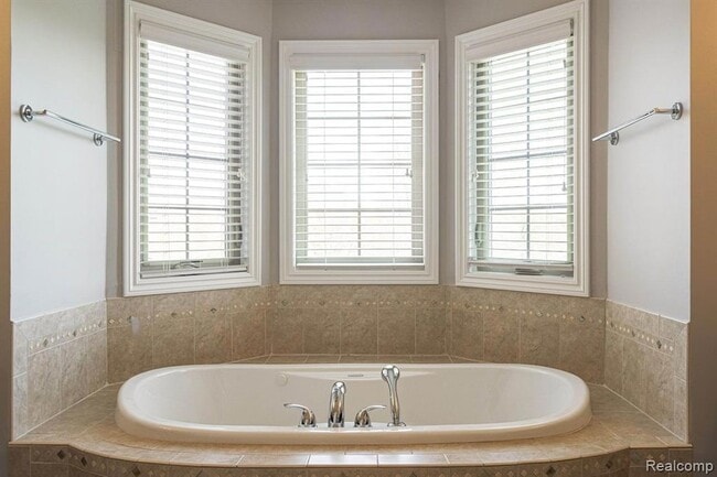 Building Photo - 4906 Stonehenge Dr