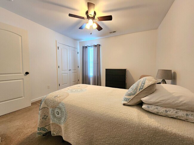 Building Photo - 4 Bedroom Single Family Home near Naval Station Norfolk