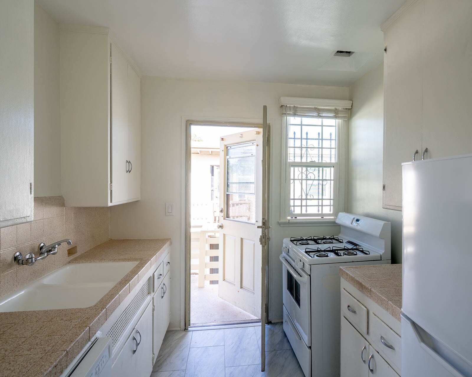 dishwasher, oven & fridge included - 5782 Clemson St