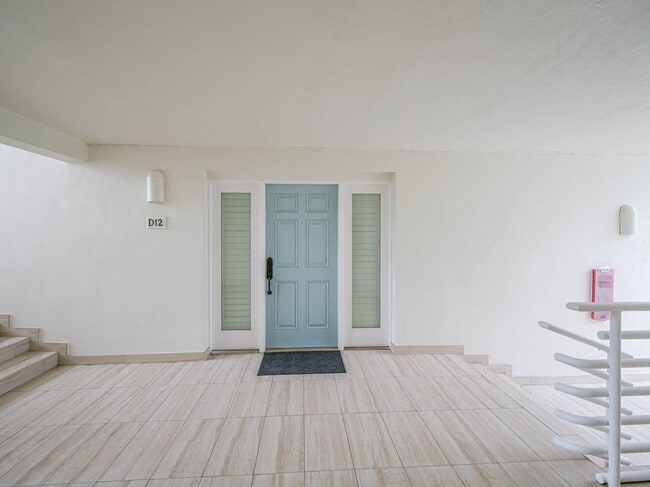 Building Photo - 8444 Oceanside Dr