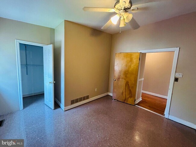 Building Photo - 521 Leverington Ave