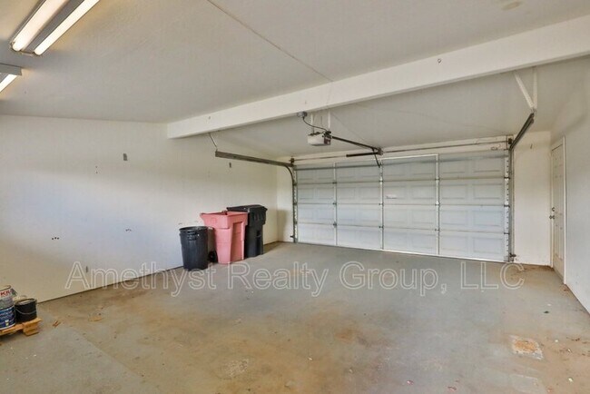 Building Photo - 5702 E Edgemont Ave