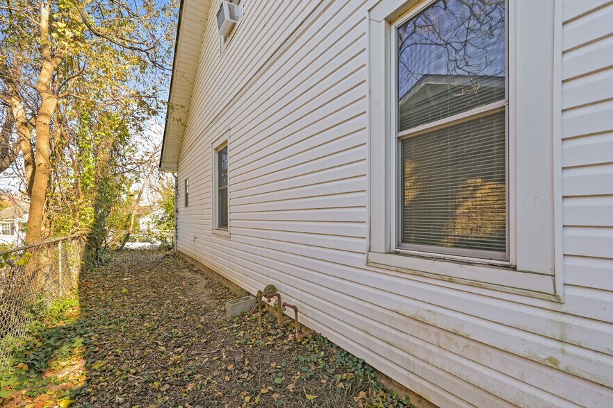 Building Photo - 515 Ben Hur Ave