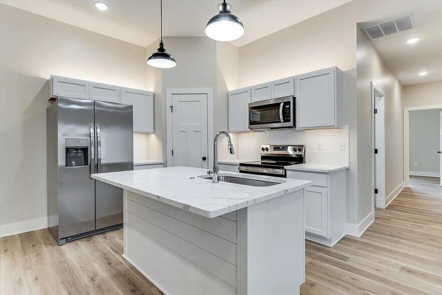 Building Photo - 17018 Lawson