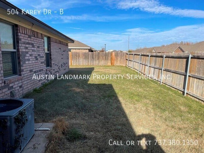 Building Photo - 504 Karey Dr