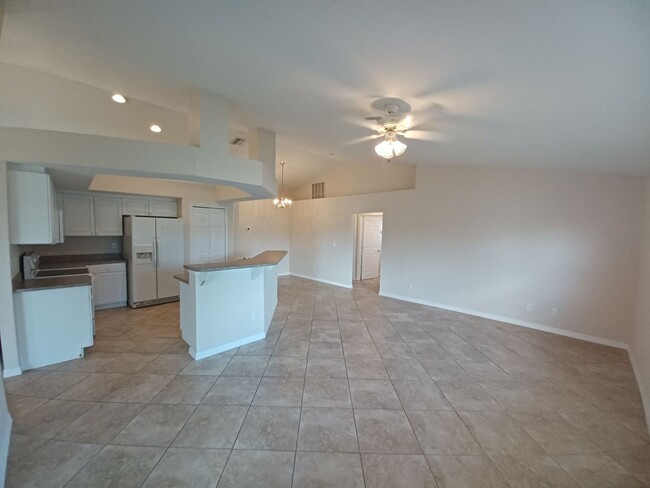 Building Photo - 3303 SW 8th Ct