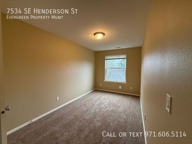 Building Photo - 7534 SE Henderson St