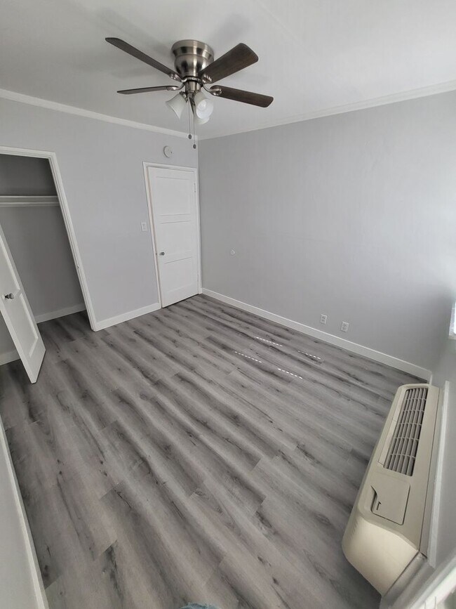Building Photo - Completely Remodeled 1 bedroom 1 bath in D...