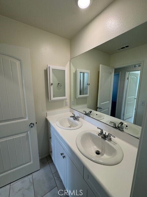 Building Photo - 30358 Village Knoll Dr