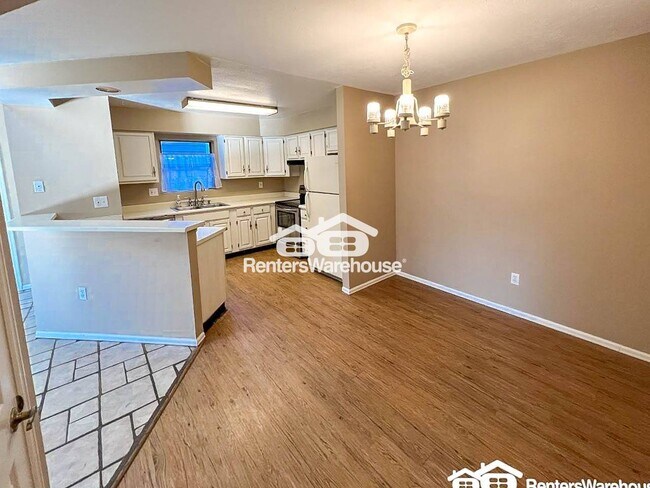 Building Photo - 12093 W Cross Dr