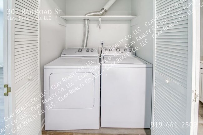 Building Photo - 305 Railroad St