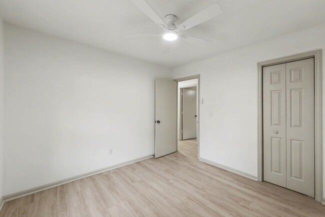 Building Photo - 100 English Rd