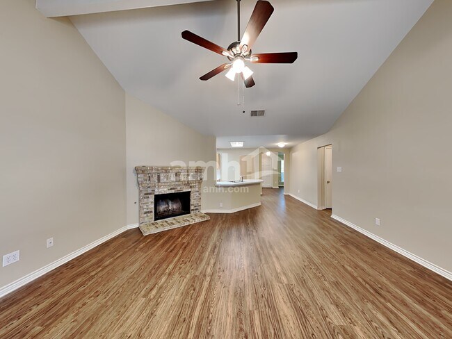 Building Photo - 737 Oak Dale Ave