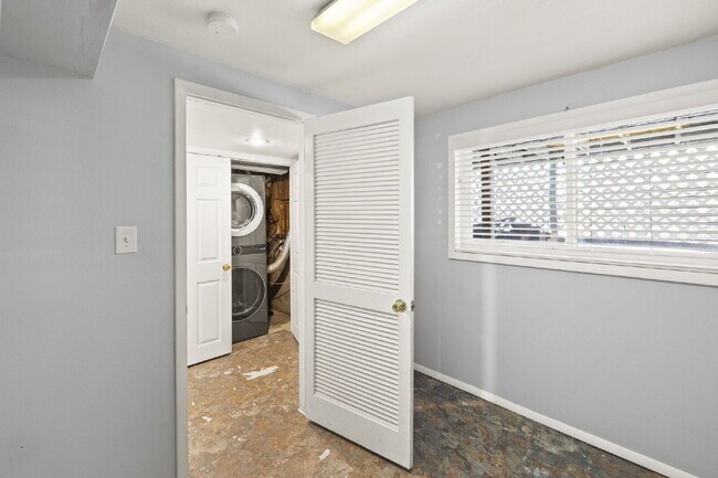 Building Photo - 304 Cielo Vista St