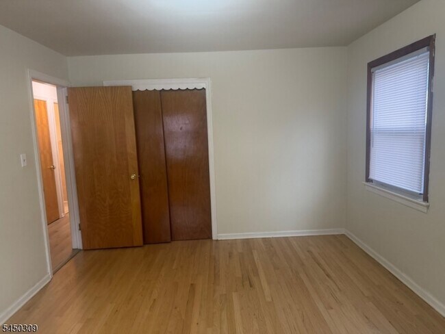 Building Photo - 43 Oakwood Ave