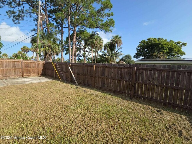 Building Photo - 472 Camel Cir