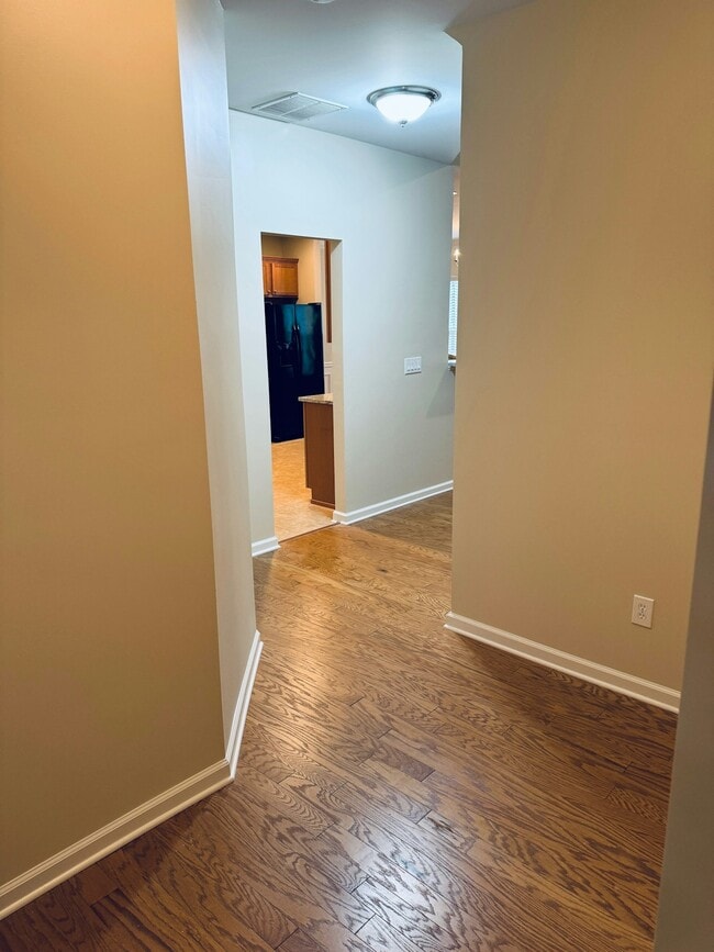 Building Photo - 506 Hillside Trail