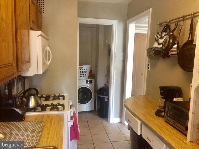 Building Photo - 2031 Locust St