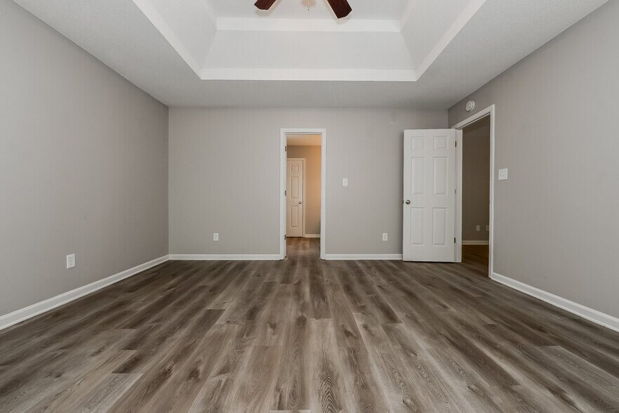 Building Photo - 2860 Highland Hill Pkwy