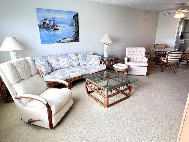Building Photo - 4775 Cove Cir