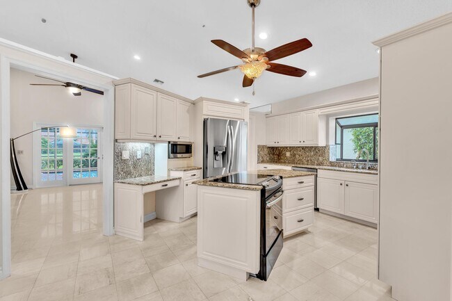 Building Photo - 22595 Esplanada Cir