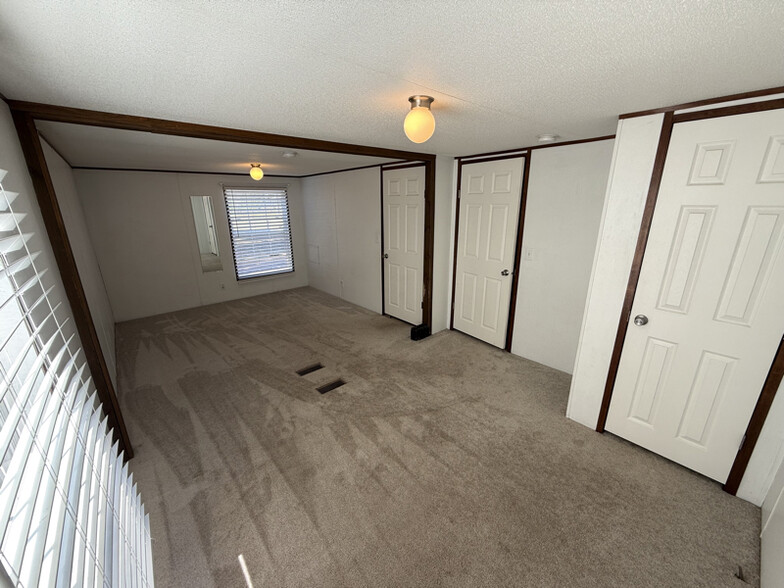 Building Photo - 202 Evelyn Ave