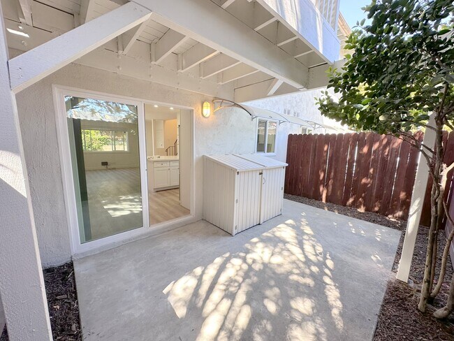 Building Photo - 3305 Green Ln