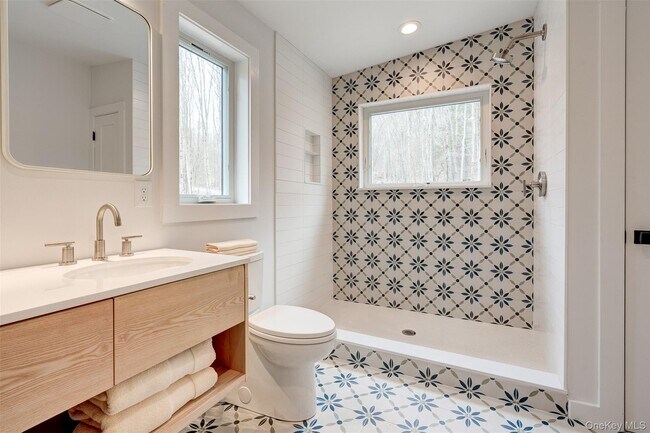 Building Photo - 90 Meadow Ln