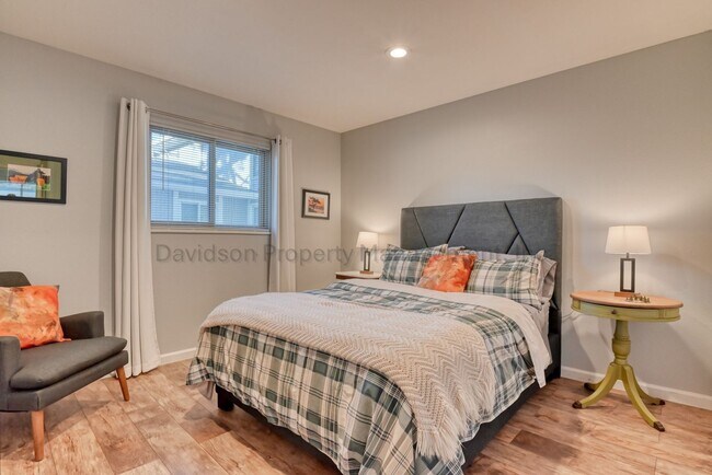 Building Photo - Cozy Updated 2 Bedroom Townhouse in Central Colorado Springs