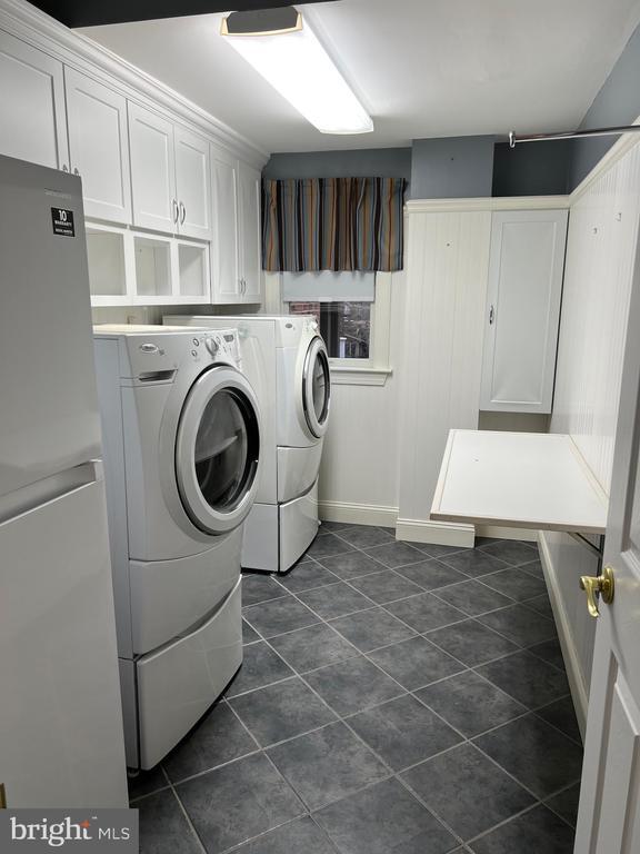 Building Photo - 6830 Pacific Ln