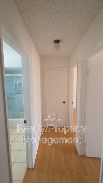 Building Photo - 1452 E 5th St