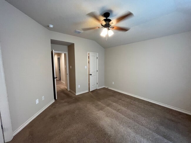 Building Photo - 6866 Lakeview Dr.