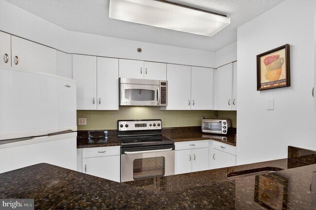 Building Photo - 1230 23rd St NW