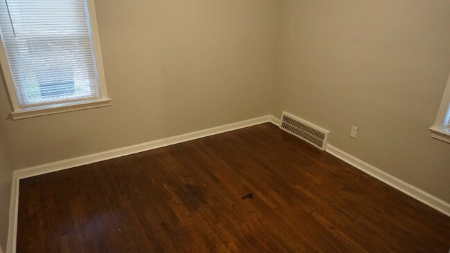 Building Photo - 15430 Norborne Ave