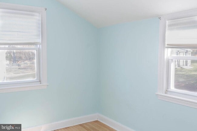 Building Photo - 209 Elm Ave