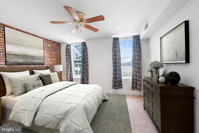 Building Photo - 48 N Front St